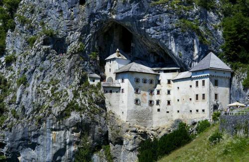 Jour-6-Predjama-6