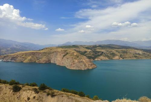 Lac-Charvak-1